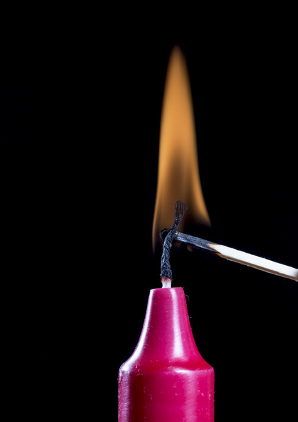 vara de vela vermelha queima
 - Foto, Imagem