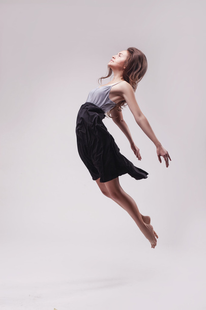 young beautiful dancer in dansing dress posing - Fotografie, Obrázek