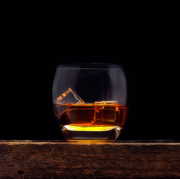 Whiskey  Bourbon  in  a  Glass - Valokuva, kuva