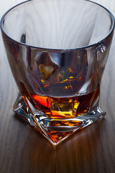 Whiskey  Bourbon  in  a  Glass - Foto, afbeelding