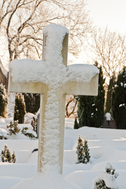 Kreuz im Schnee - Foto, Bild