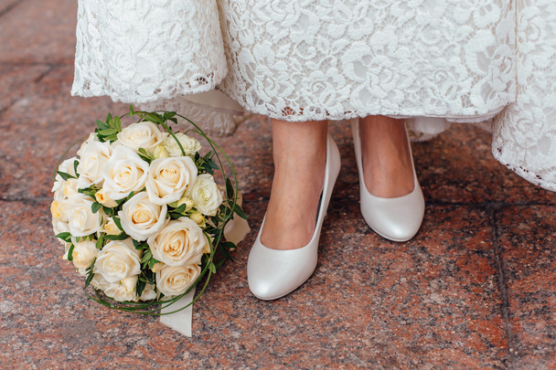 Bride's feet and bouquet - Photo, Image