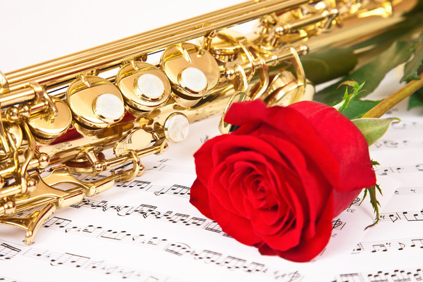Noten und Saxophon - Foto, Bild