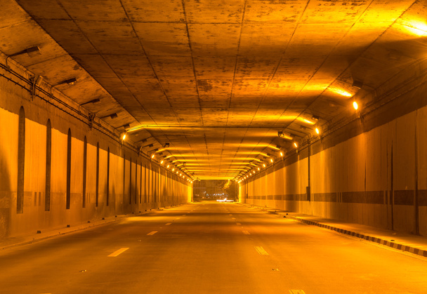 Trafic de tunnels à la vitesse des voitures
. - Photo, image