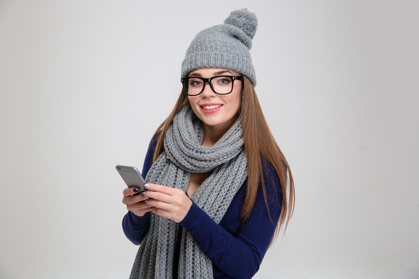Woman in winter cloth using smartphone - Foto, Bild