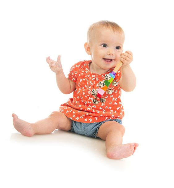 おもちゃで女のかわいい笑う赤ちゃん - 写真・画像