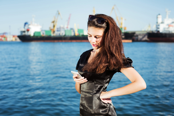 young business woman using cellphone - Fotografie, Obrázek