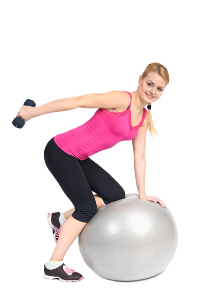 staande gebogen-over dumbbell triceps extensie op fitness bal, ph - Foto, afbeelding