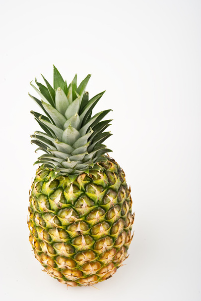 Ananas auf weißem Hintergrund - Foto, Bild