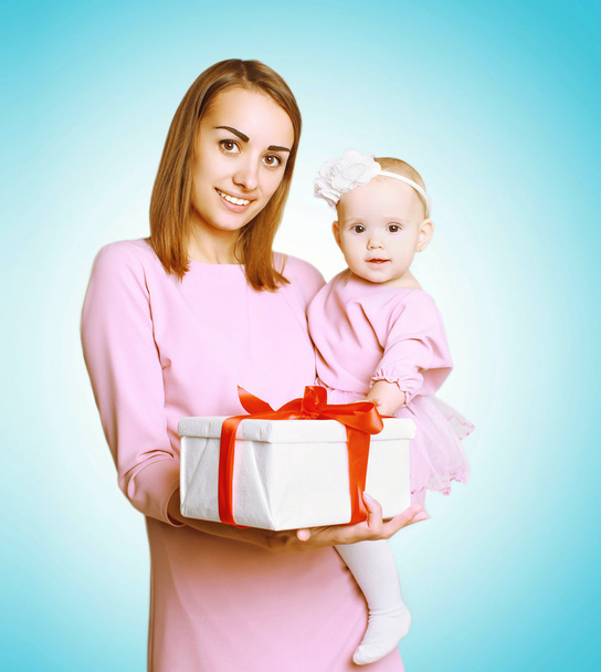Christmas and people concept - happy smiling mother and baby in - 写真・画像