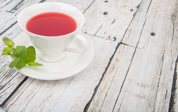 Une tasse de thé Hibiscus
 - Photo, image