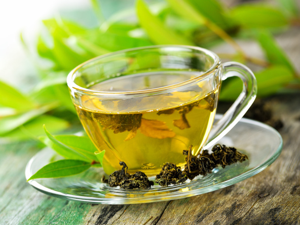 Csésze zöld tea a tábla fából készült háttér - Fotó, kép