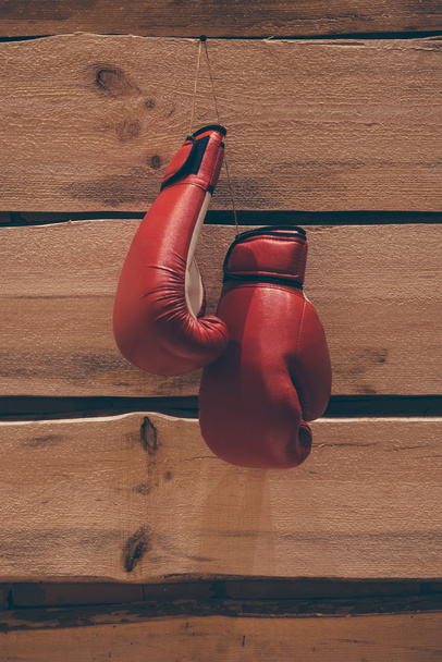 red boxing gloves - Фото, зображення