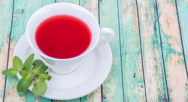 Una taza de té de hibisco
 - Foto, imagen