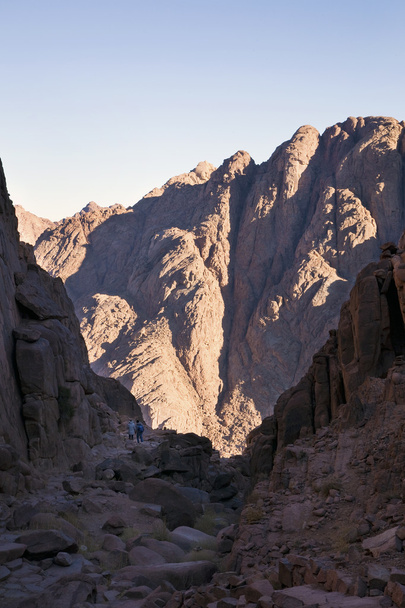 Pilger in den Sinai-Bergen in der Nähe des Katharinenklosters - Foto, Bild