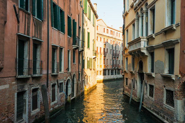 Narrow canal, Venice - Valokuva, kuva