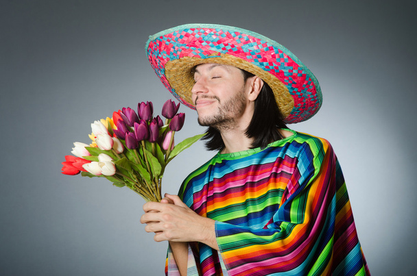Człowiek z Meksyku z kwiatów tulipanów - Zdjęcie, obraz
