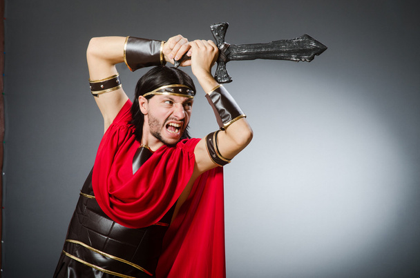 Římský bojovník s mečem proti pozadí - Fotografie, Obrázek