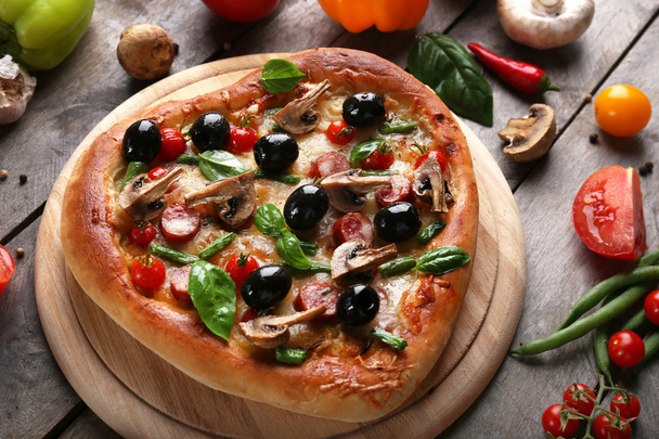 Delicious heart shaped pizza with vegetables on wooden background, close up - Valokuva, kuva