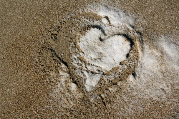 Sydän hiekassa
 - Valokuva, kuva
