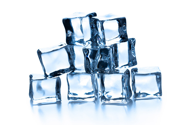 Pile of many ice cubes - 写真・画像