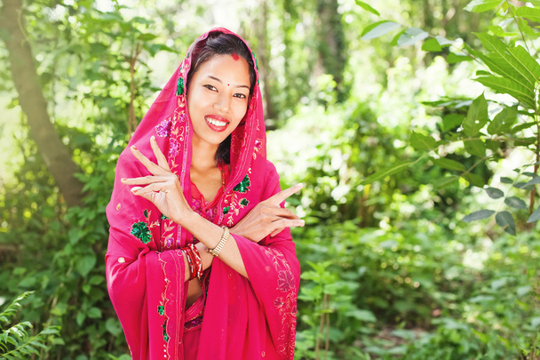 nepalese woman  on the  nature - Φωτογραφία, εικόνα