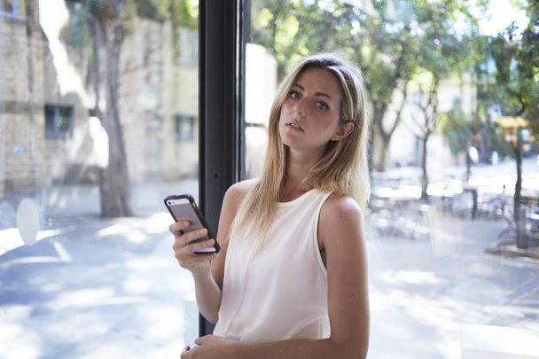 Blonde woman chatting on her cell telephone - Photo, image