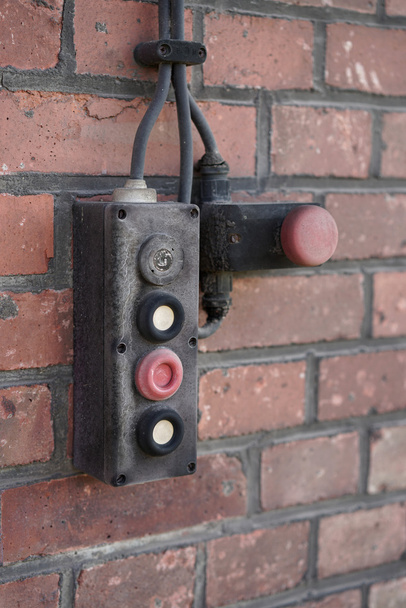 аварійний вимикач на фасаді
 - Фото, зображення