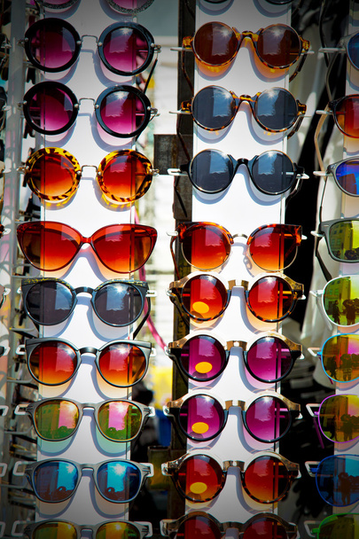 Londra cam ve ışık ve refleks güneş gözlüğü - Fotoğraf, Görsel