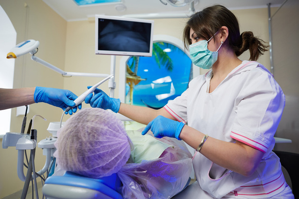 лечение пациентки в стоматологической клинике
 - Фото, изображение