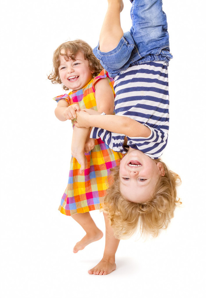 glückliche Kinder, die zusammen spielen - Foto, Bild