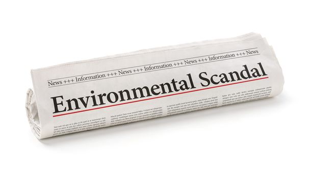 Periódico laminado con el titular Escándalo ambiental
 - Foto, Imagen