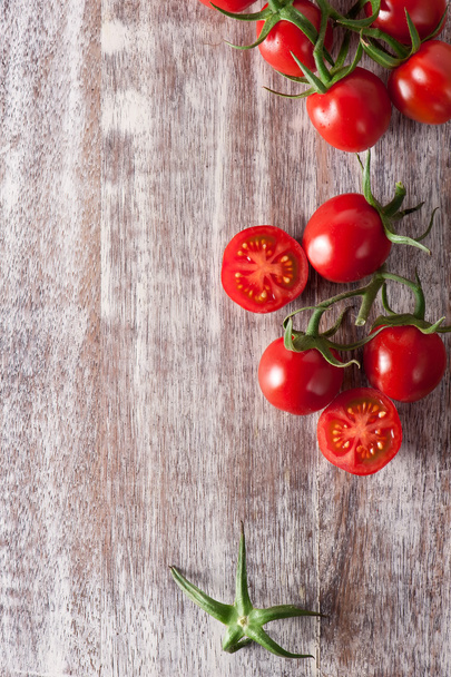 Cherry  tomatoes.  Cherry  tomatoes on vine - Fotó, kép