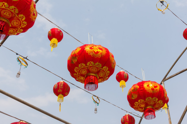 belles lanternes asiatiques rouges et jaunes
  - Photo, image