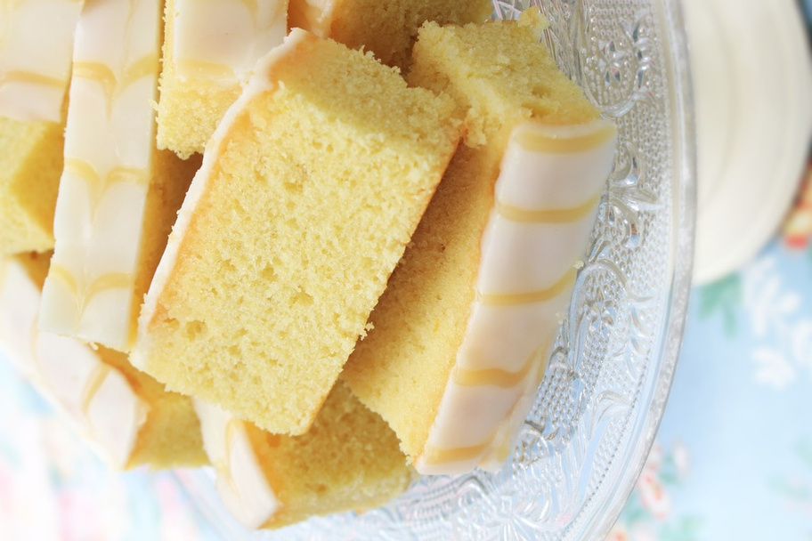 friss sült szivacs citromos keksz - Fotó, kép