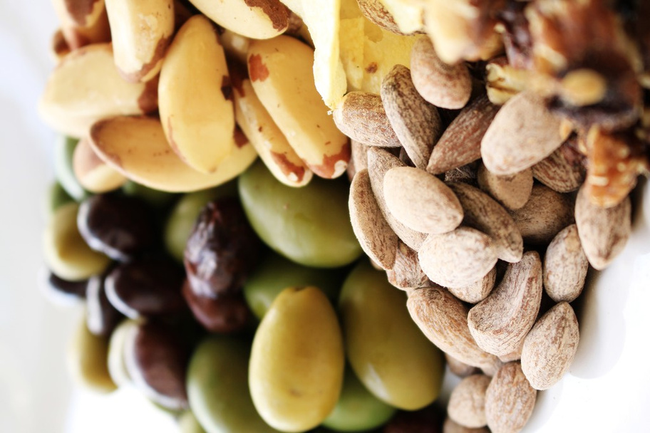oliivi- ja pähkinäsekoitukset
 - Valokuva, kuva