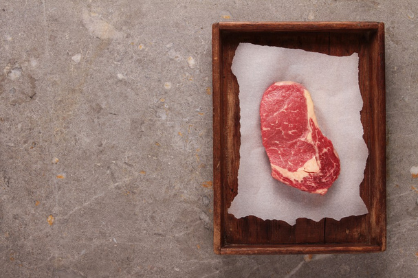 Prime leeftijd rib eye steak - Foto, afbeelding