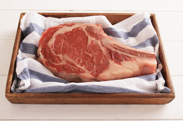 ruwe ongekookt biefstuk - Foto, afbeelding