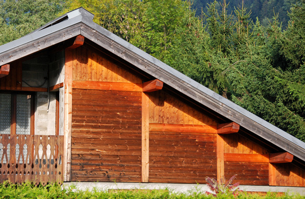 ξύλινο σπίτι στέγη - Φωτογραφία, εικόνα