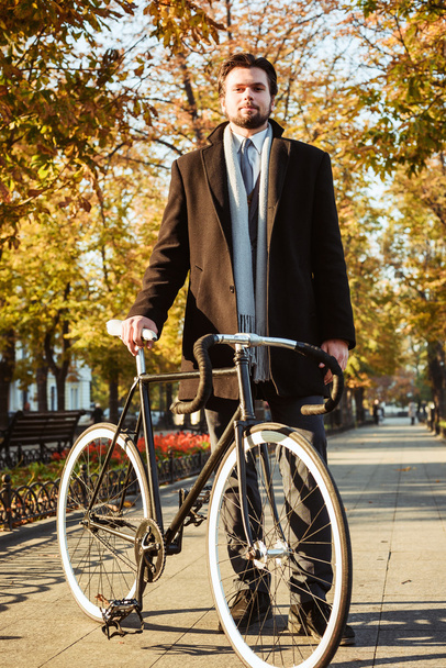 young caucasian businessman with bicycle - Φωτογραφία, εικόνα