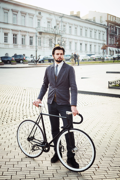 businessman with bicycle - Zdjęcie, obraz