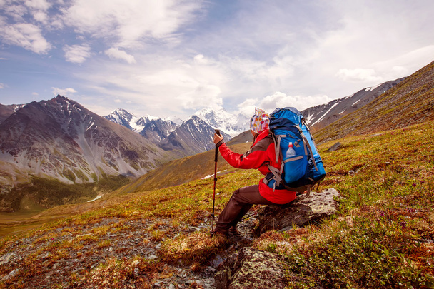 Hiker near Belukha Mountain, the highest in Siberia - Foto, immagini