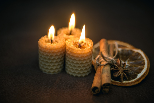 Composition avec bougies allumées
. - Photo, image