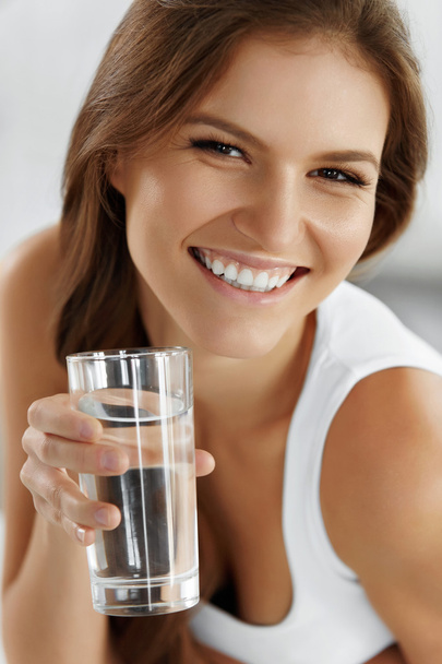 Healthy Lifestyle, Eating. Woman Drinking Water. Drinks. Health, - Foto, Imagen