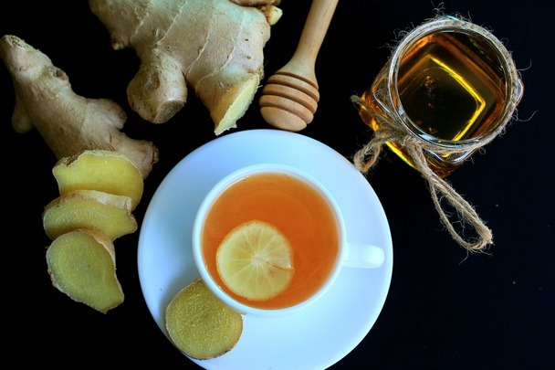 hot tea with ginger - Foto, imagen