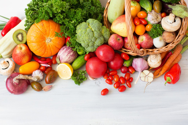 Collection fruits and vegetables isolated top view. - Foto, Bild