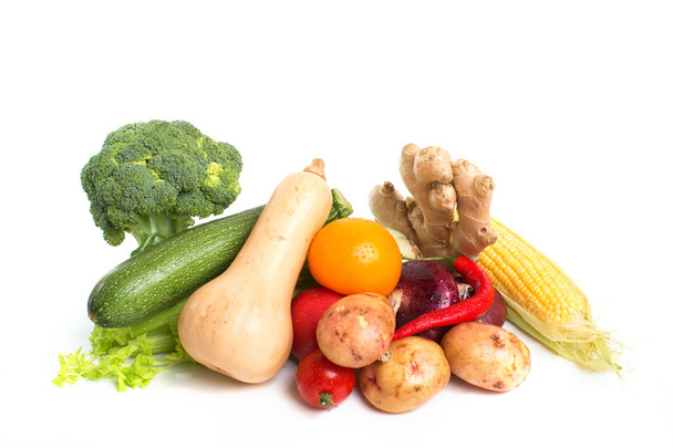 Λαχανικά που έχουν απομονωθεί. Υγιεινή και θρεπτική τροφή, χορτοφαγία. - Φωτογραφία, εικόνα