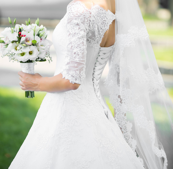 bride holds bouquet - Fotó, kép