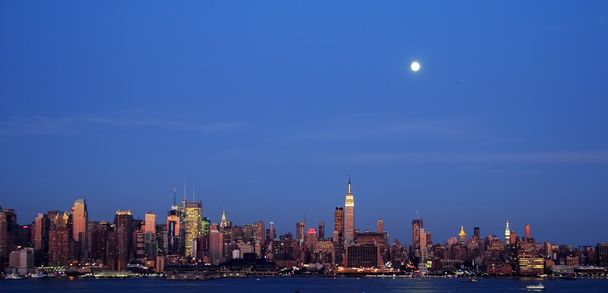Нью-Йорк поздно вечером захватить городской пейзаж
 - Фото, изображение