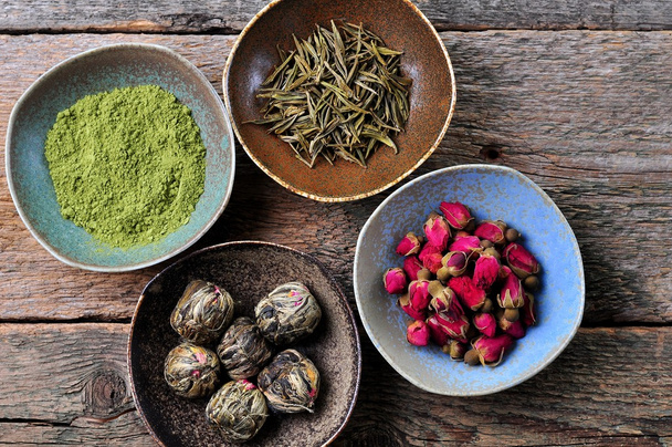 Tea - nagy leveles zöld tea rózsa, por Matcha tea, virágzó tea - Fotó, kép